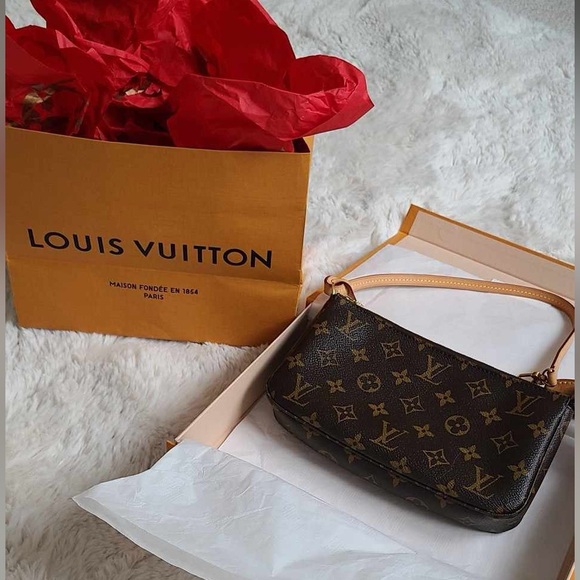 Louis Vuitton Handbags - Louis Vuitton Monogram Pochette Accessories Purse